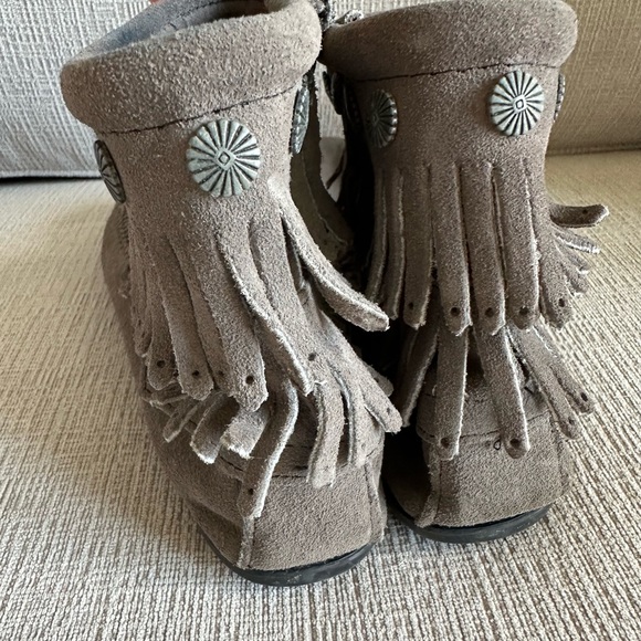 Grey Fringe Minnetonka Moccasins - Picture 5 of 5
